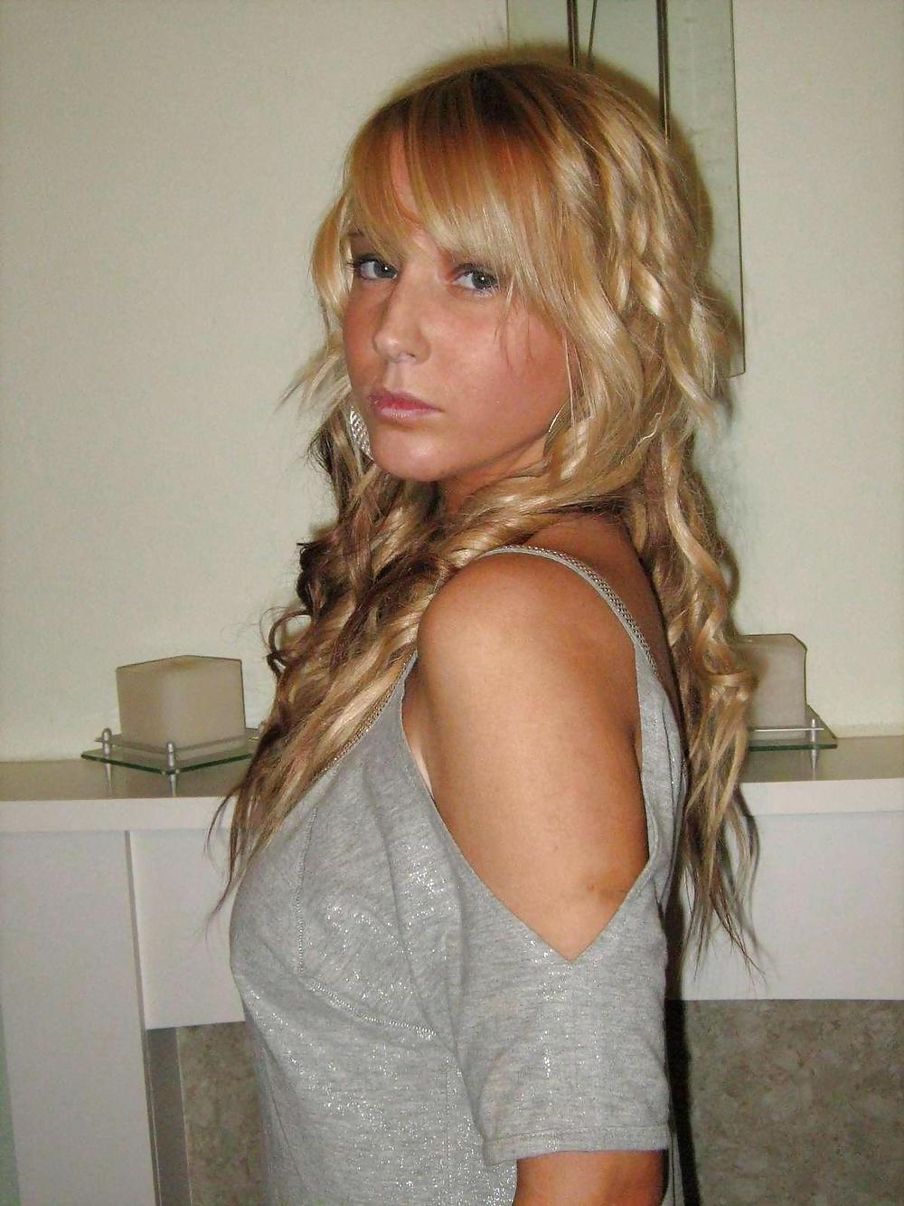 25P HOT AMATEUR TEEN 38