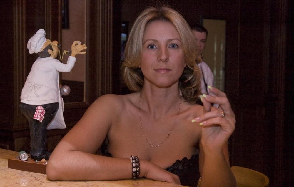 25P Blonde Milf