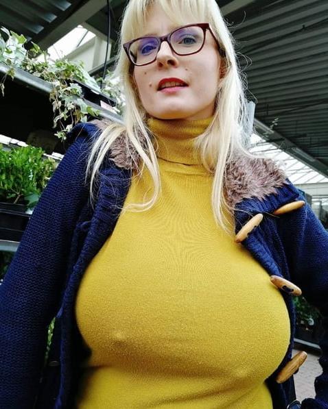 25P Beautiful and Busty MILFs 10