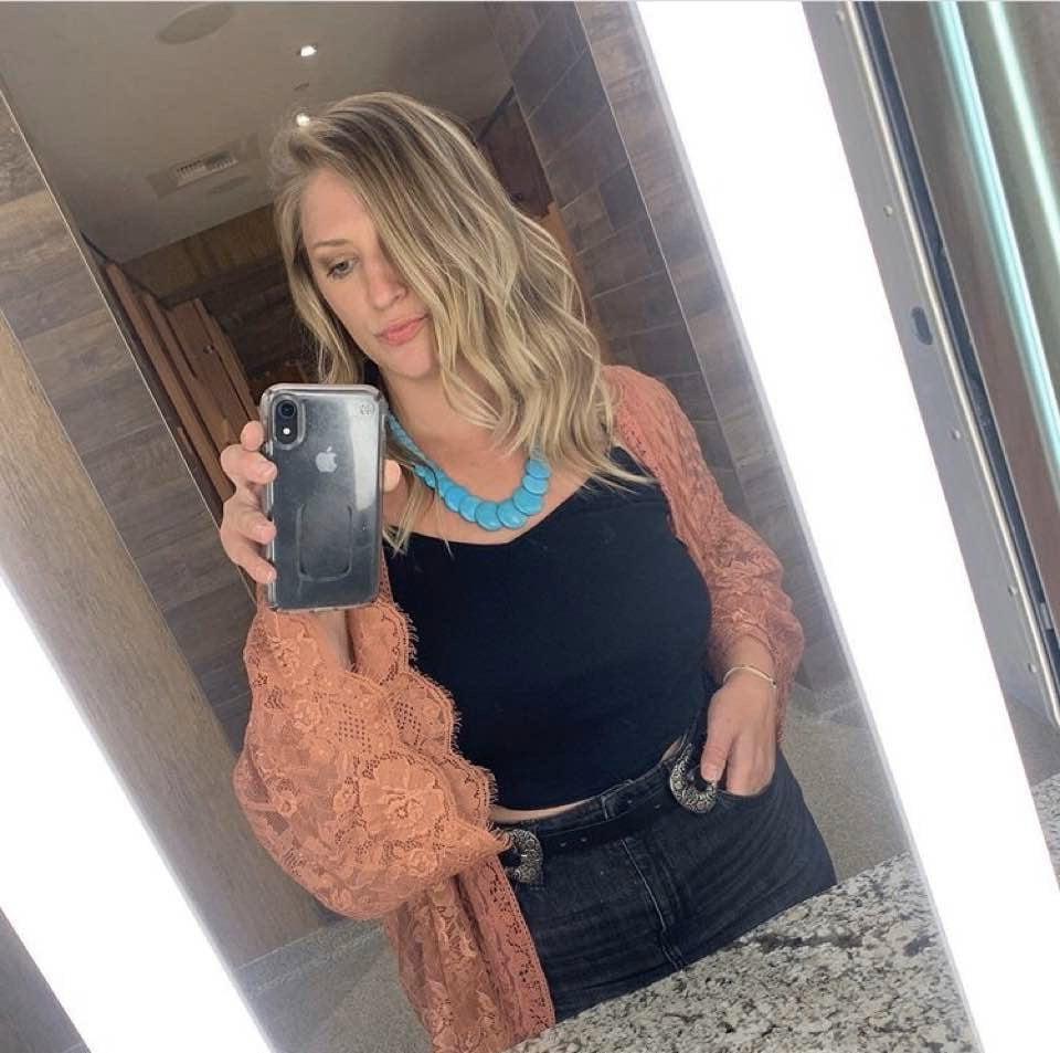 25P Beautiful and Busty MILFs 9