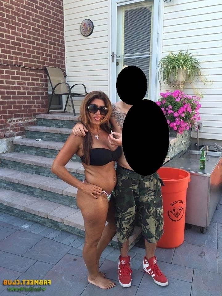 8P American MILF Slut from fabmeet.club