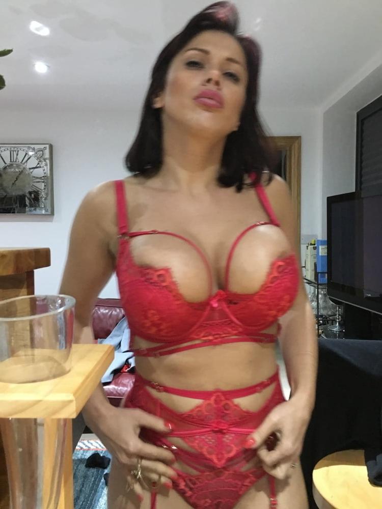 25P 29 years old Lebanese milf