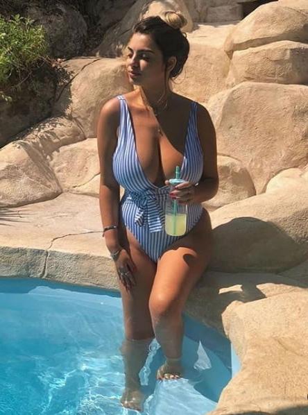 25P Beautiful and Busty MILFs 7