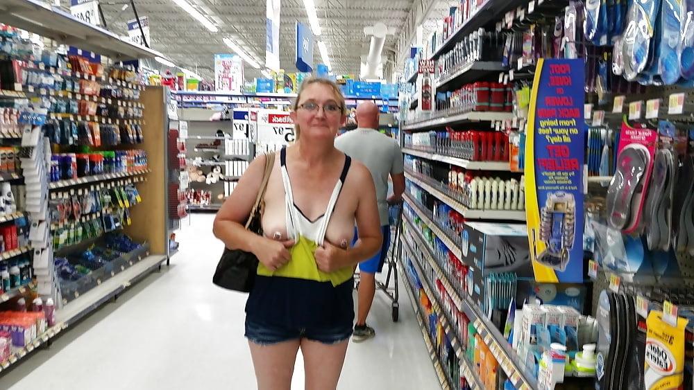 25P Public MILFs 06