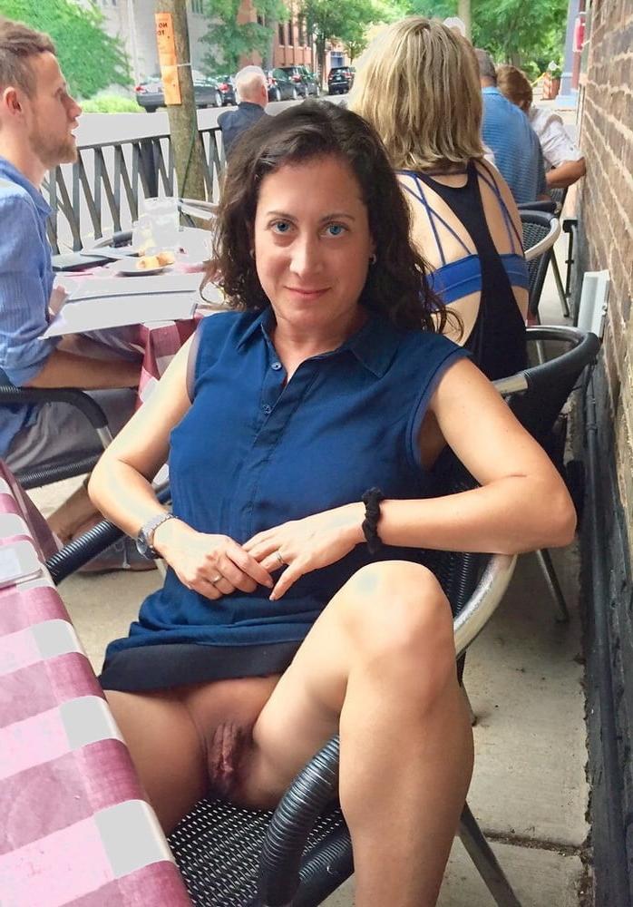 25P Public MILFs 06