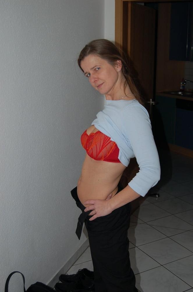 20P Redhead MILF Showin' Off