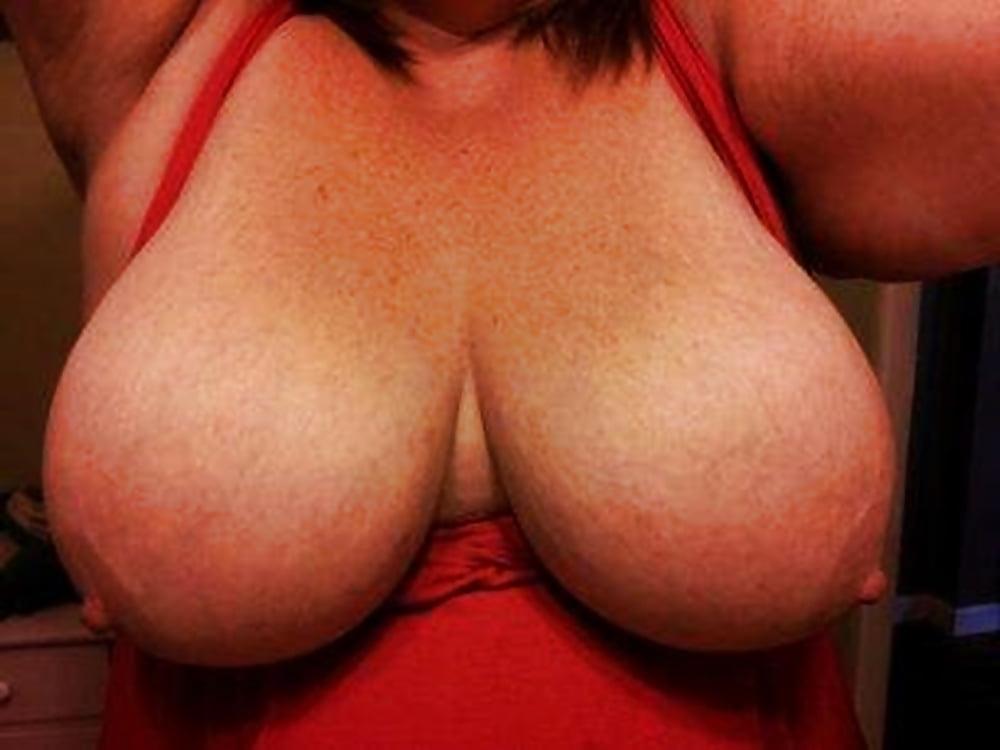 11P Sexy MILF