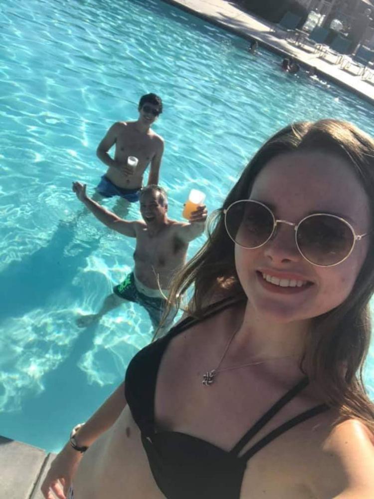 25P 22yrs Netherlands slut Angelique Ess bugging for tribute