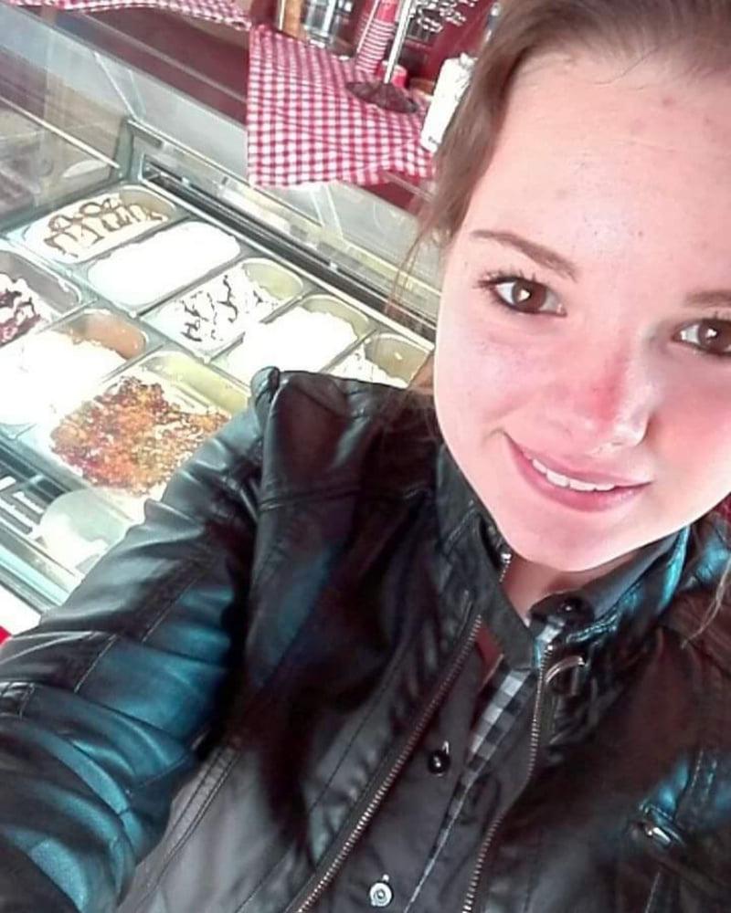 25P 22yrs Netherlands slut Angelique Ess bugging for tribute