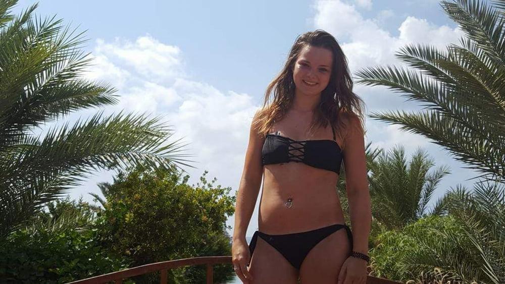 25P 22yrs Netherlands slut Angelique Ess bugging for tribute