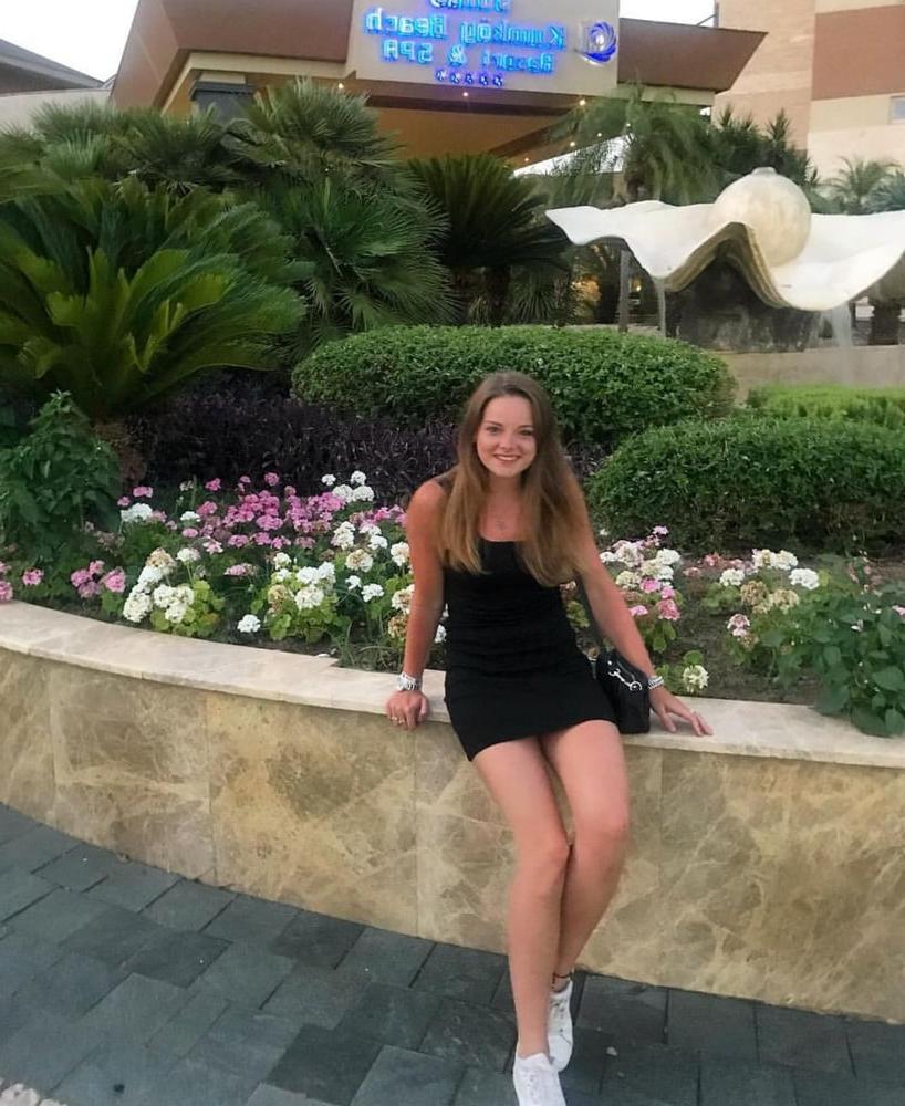 25P 22yrs Netherlands slut Angelique Ess bugging for tribute
