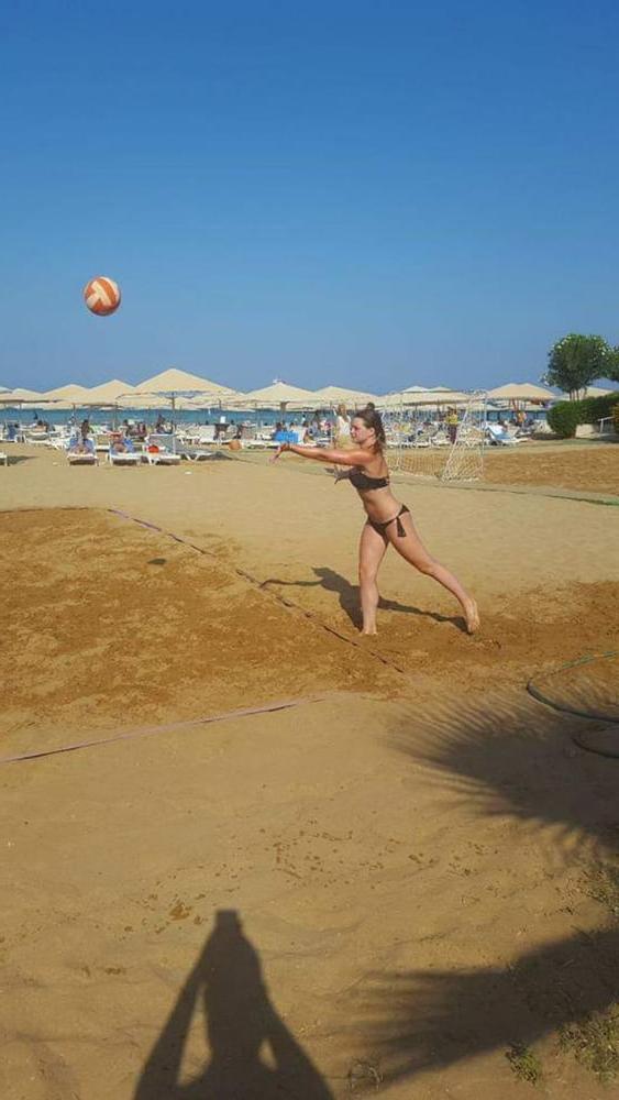 25P 22yrs Netherlands slut Angelique Ess bugging for tribute