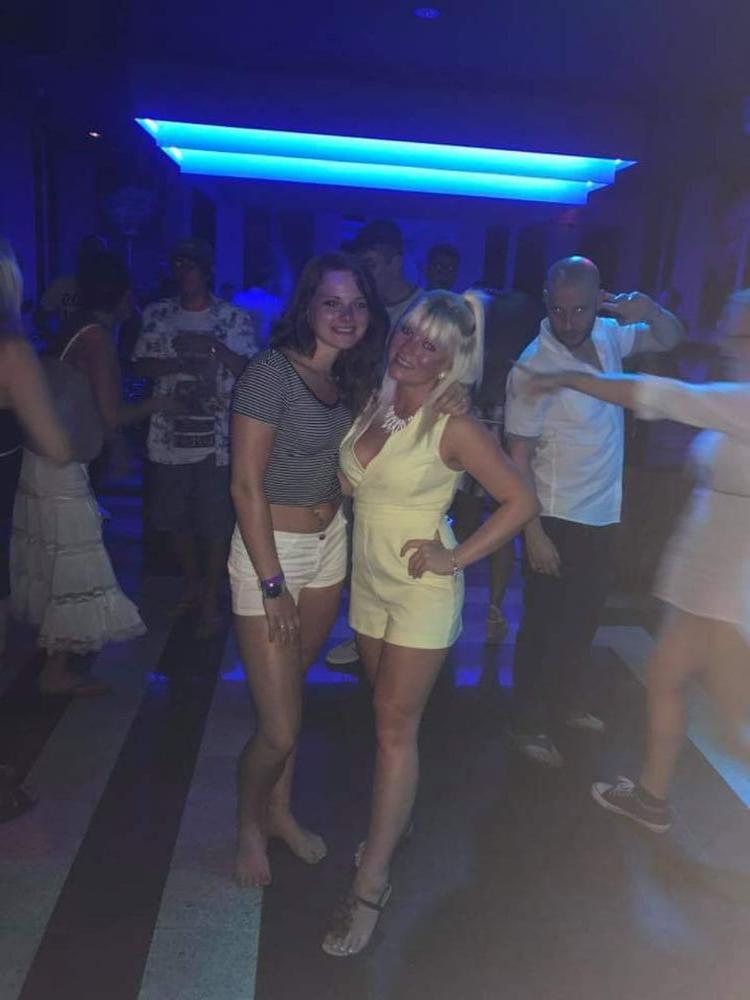 25P 22yrs Netherlands slut Angelique Ess bugging for tribute