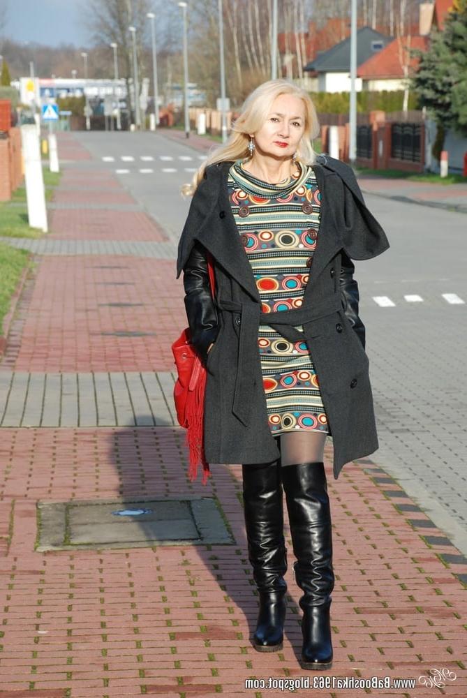 25P Milfs &amp; Gilfs wearing boots no.53