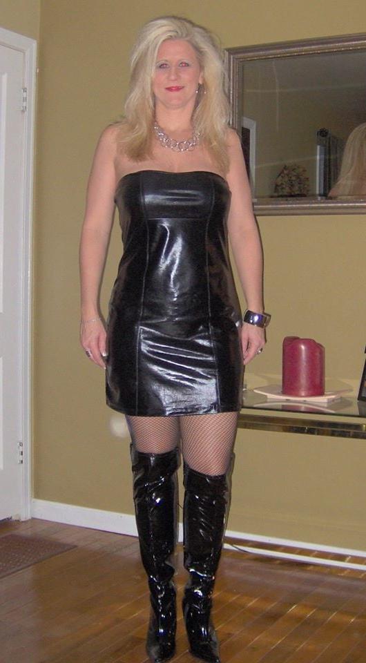 25P Milfs &amp; Gilfs wearing boots no.49