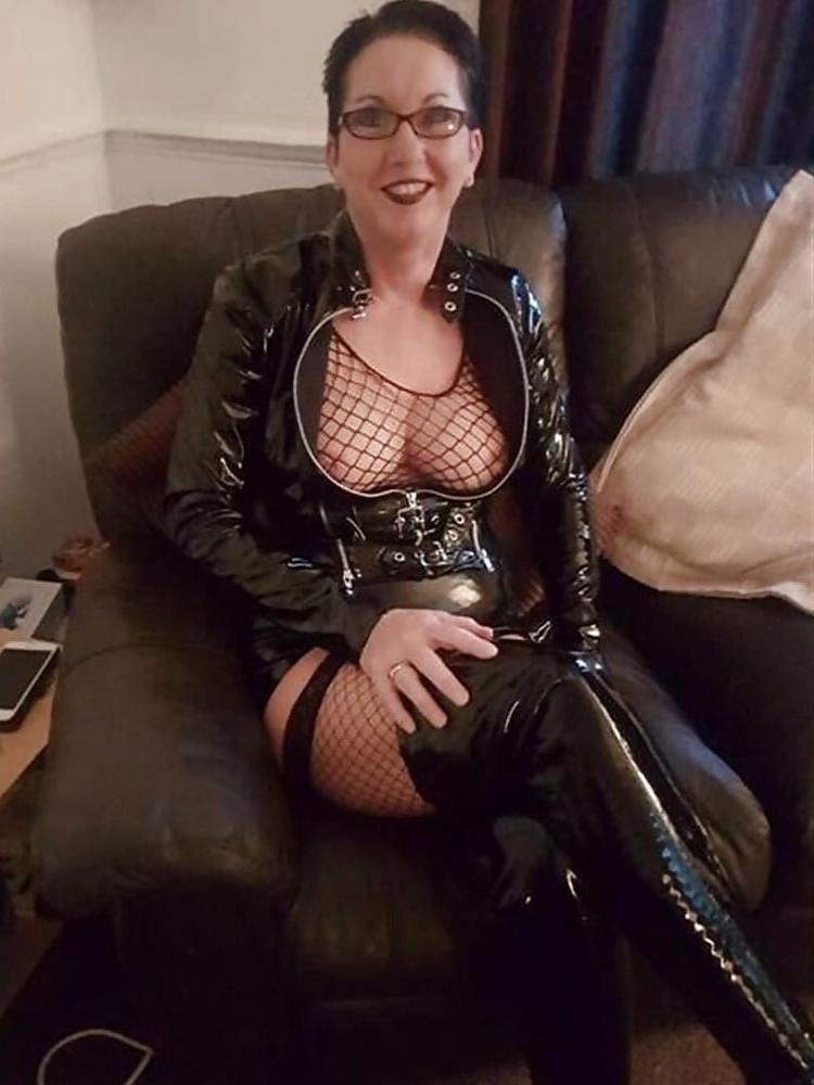 25P Milfs &amp; Gilfs wearing boots no.49