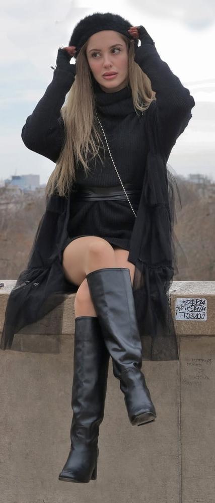 25P Milfs &amp; Gilfs wearing boots no.49