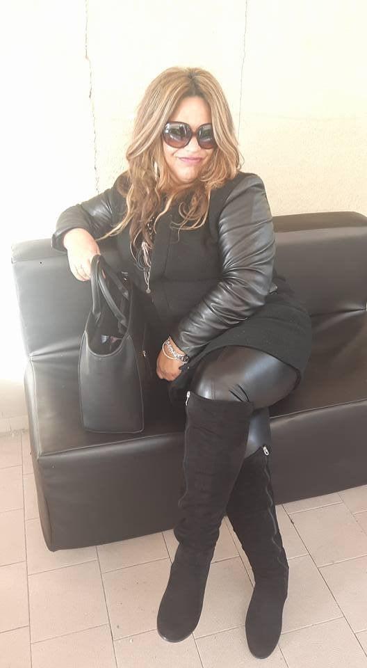 25P Milfs &amp; Gilfs wearing boots no.49