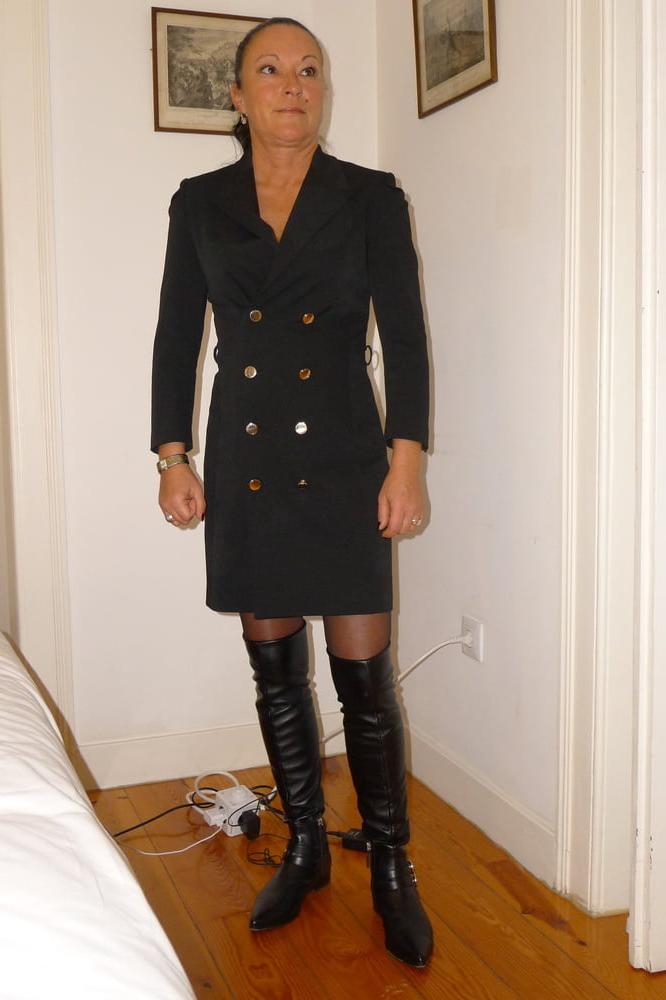 25P Milfs &amp; Gilfs wearing boots no.49