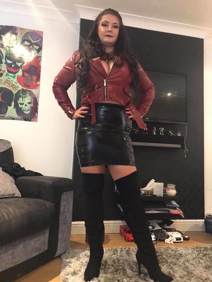25P Milfs &amp; Gilfs wearing boots no.49