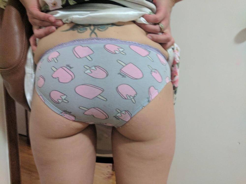 25P Anyone know this 33 year old Aussie slut wife?
