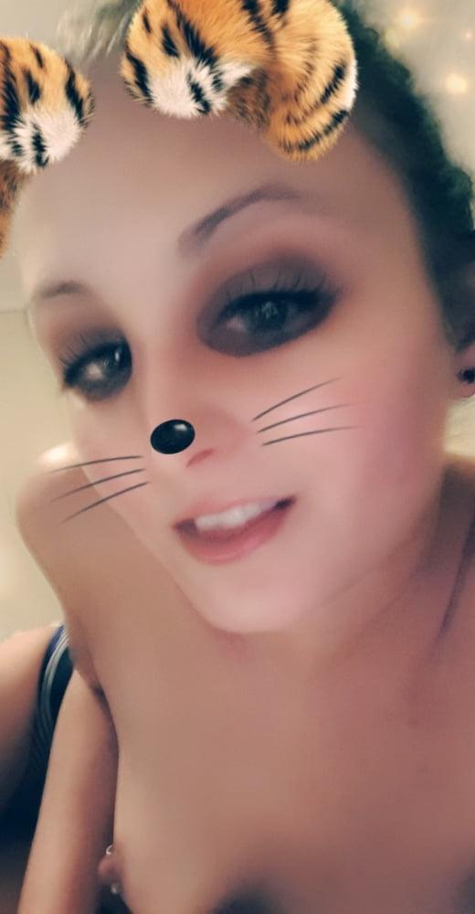 25P Anyone know this 33 year old Aussie slut wife?