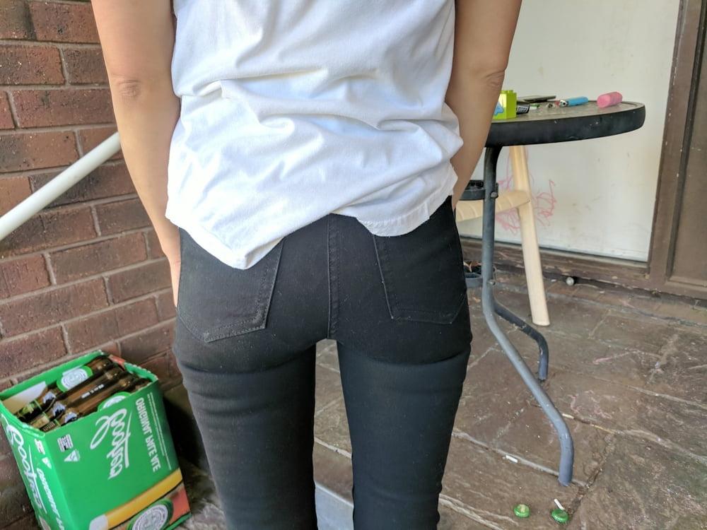 25P Anyone know this 33 year old Aussie slut wife?