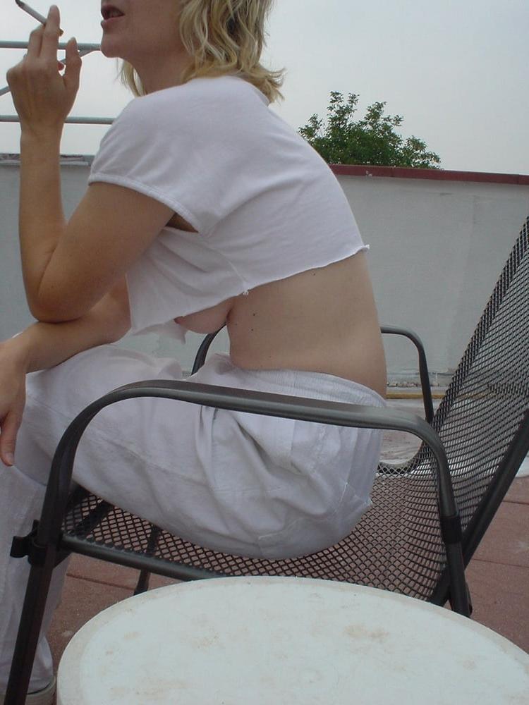 25P WOW She's Smoking 094