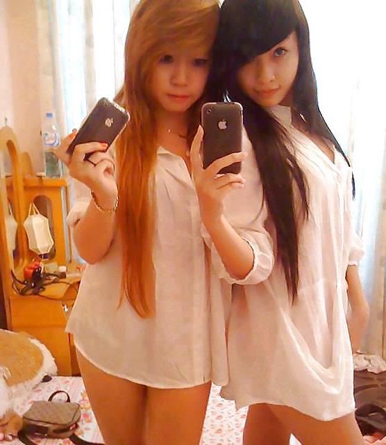 15P Hot Asian Babes