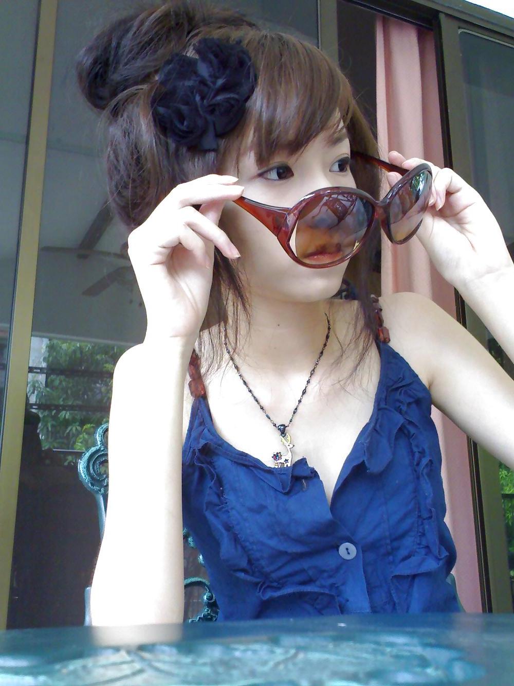 15P Hot Asian Babes