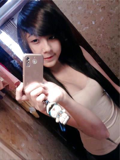 15P Hot Asian Babes