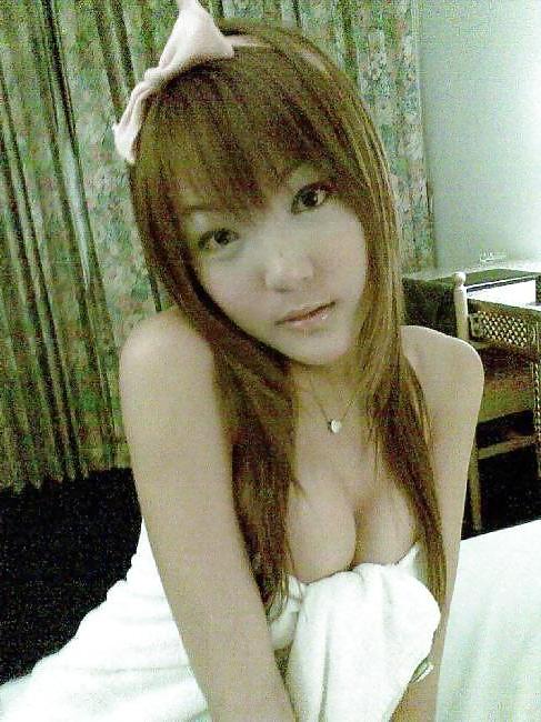 15P Hot Asian Babes