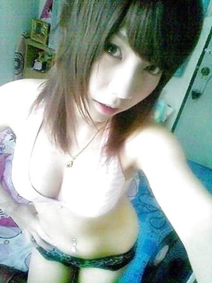 15P Hot Asian Babes