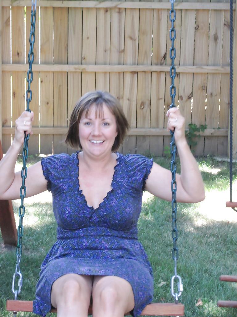 25P MILF posing for her husband on honeymoon.