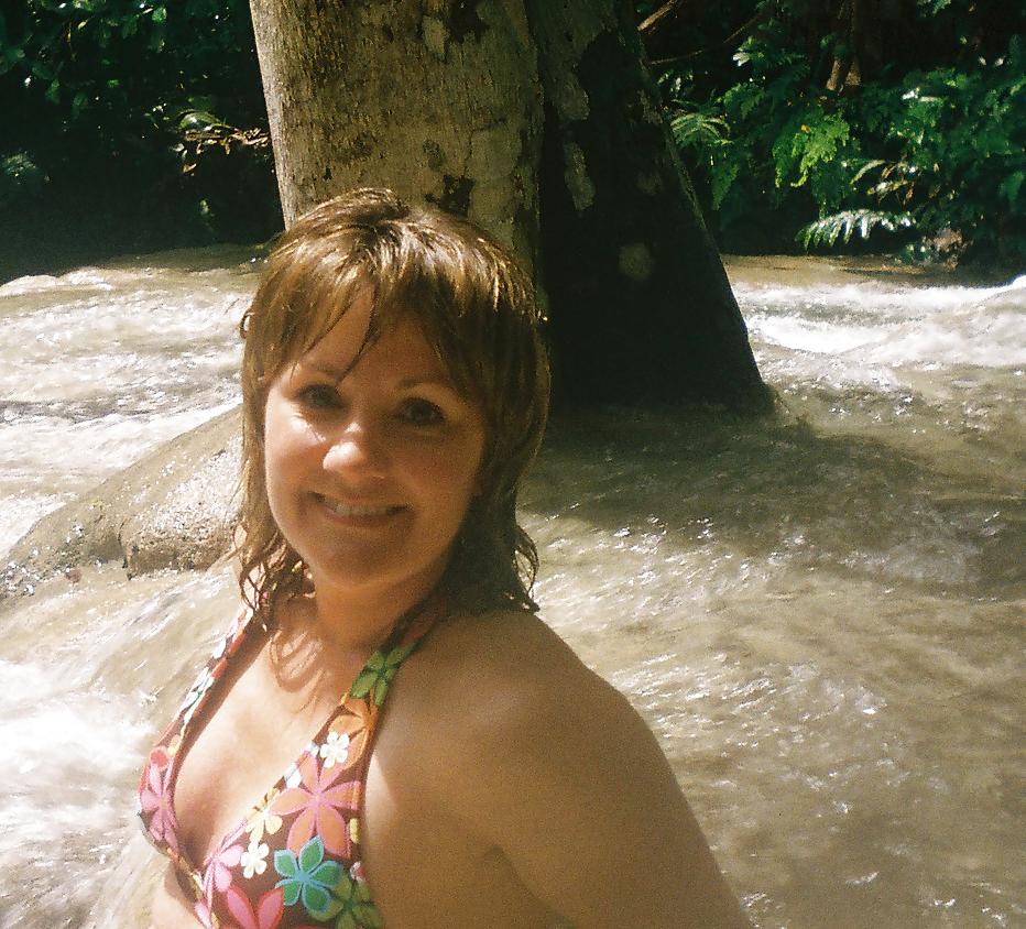 25P MILF posing for her husband on honeymoon.