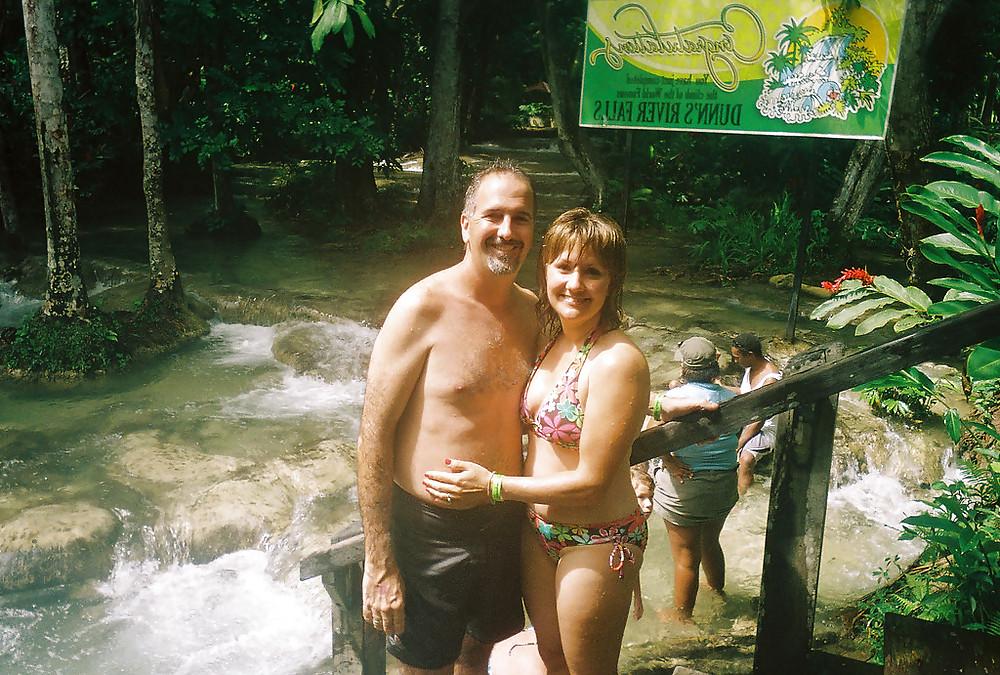 25P MILF posing for her husband on honeymoon.