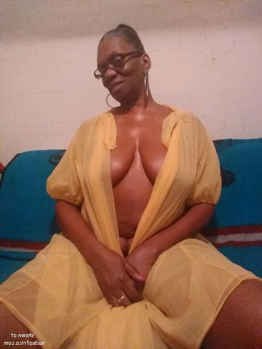 18P Ebony amateur pics from around the web 11