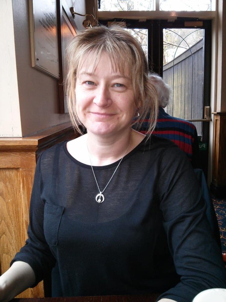 25P UK wife exposed by her husband