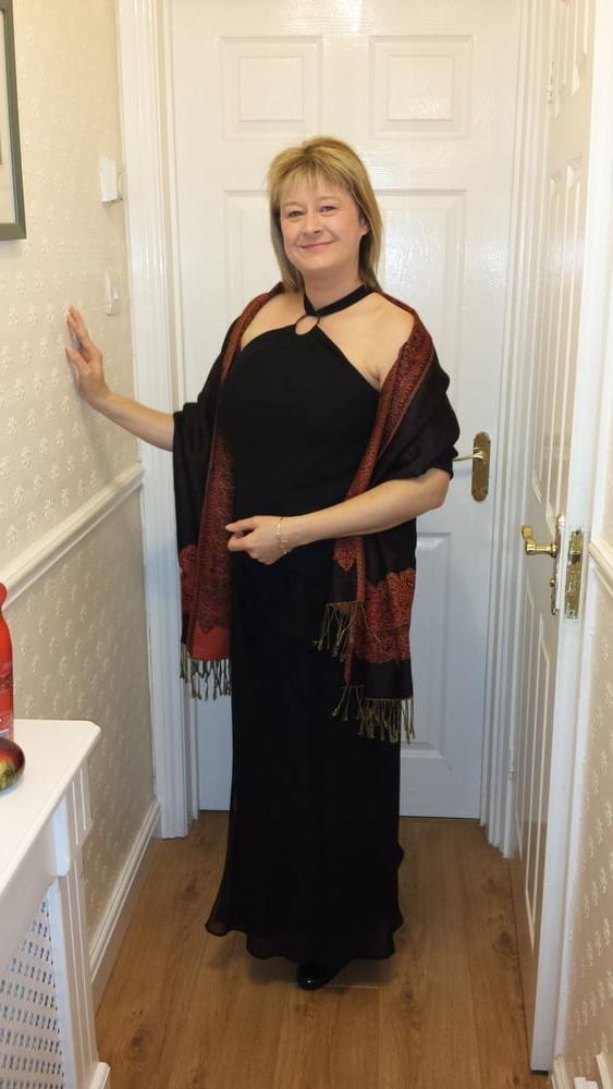 25P UK wife exposed by her husband
