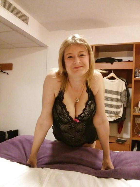 25P UK wife exposed by her husband