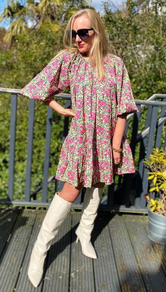 25P Milfs &amp; Gilfs wearing boots no.50