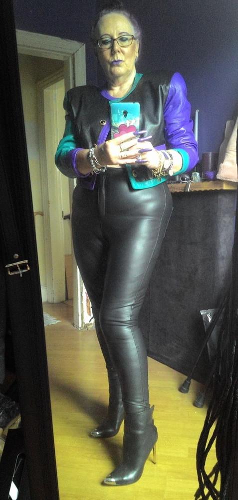 25P Milfs &amp; Gilfs wearing boots no.50