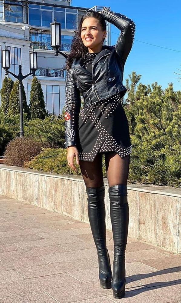 25P Milfs &amp; Gilfs wearing boots no.50