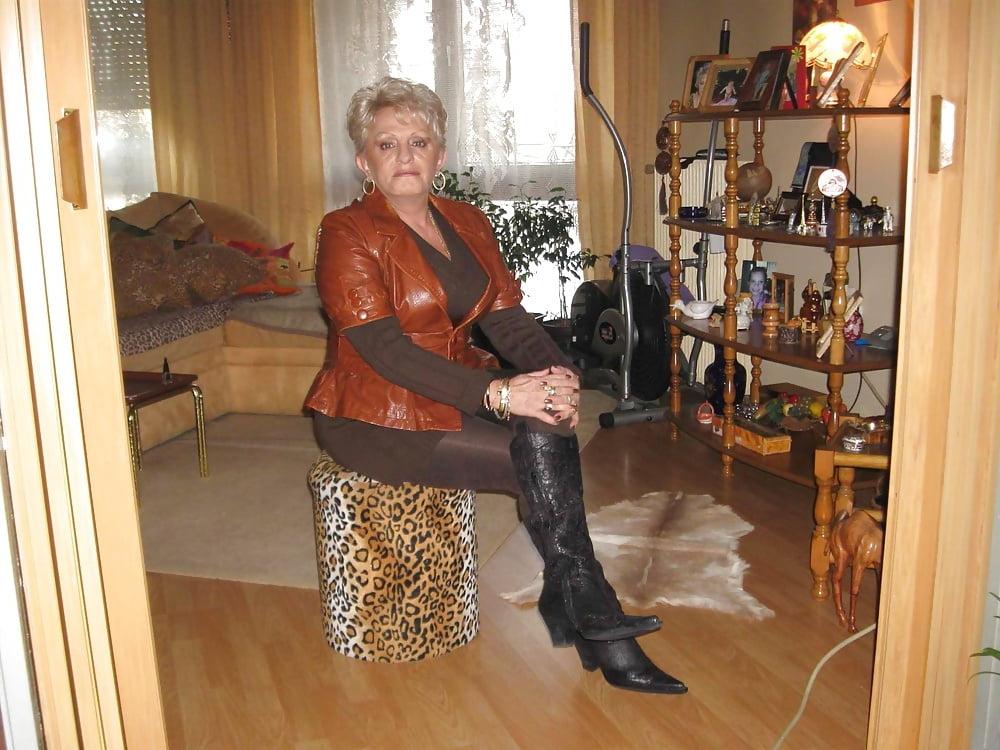 25P Mile &amp; Gilfs wearing boots no.51