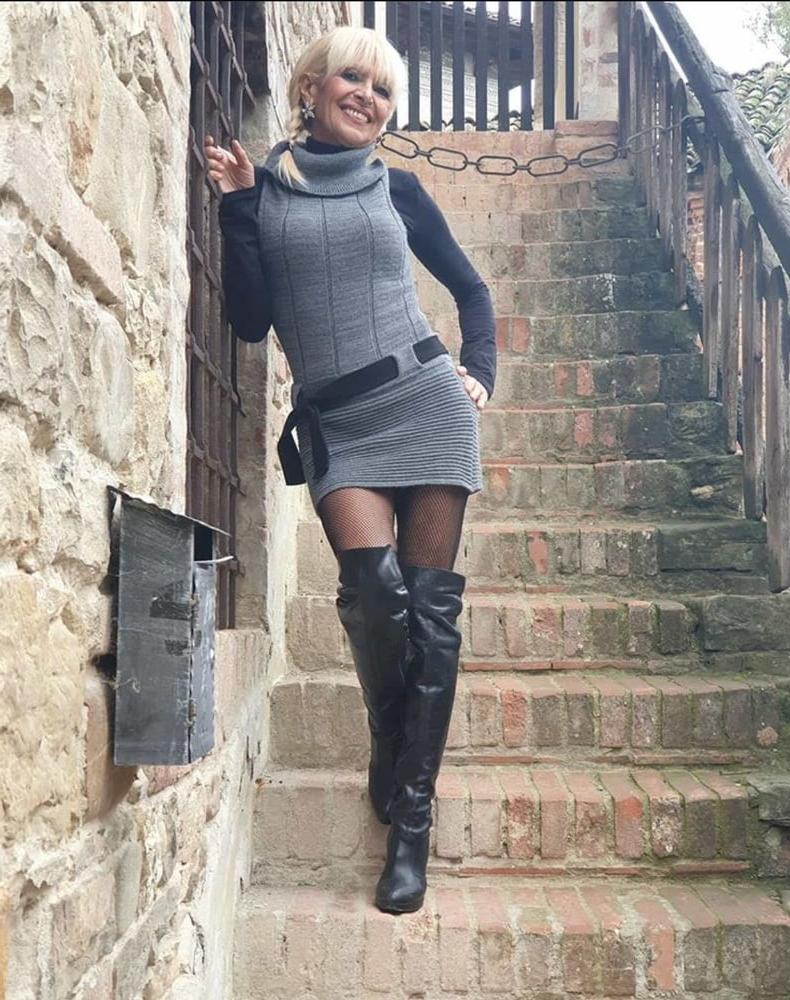 25P Milfs &amp; Gilfs wearing boots no.48