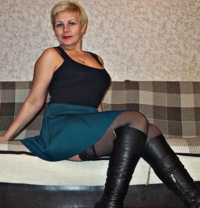25P Milfs &amp; Gilfs wearing boots no.48