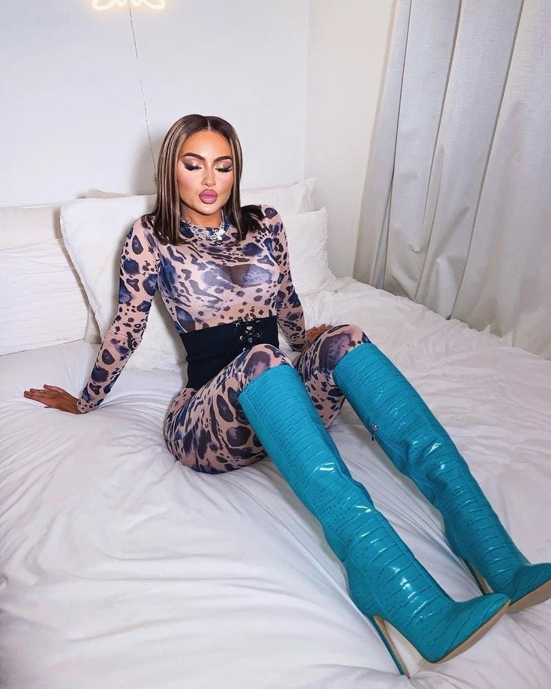 25P Milfs &amp; Gilfs wearing boots no.48