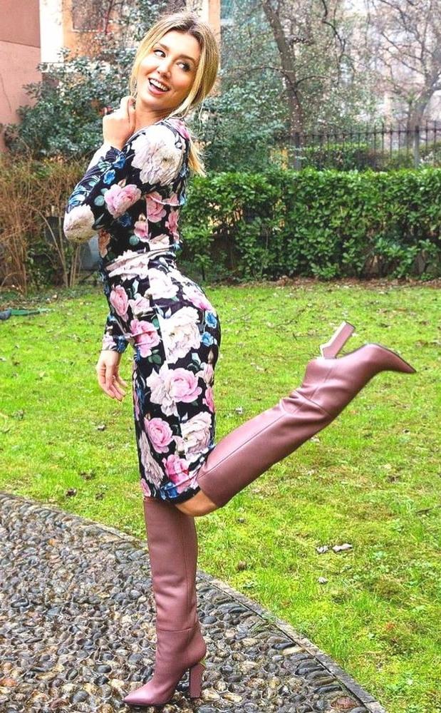 25P Milfs &amp; Gilfs wearing boots no.48