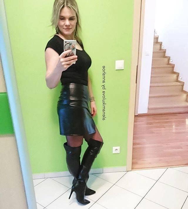 25P Milfs &amp; Gilfs wearing boots no.48