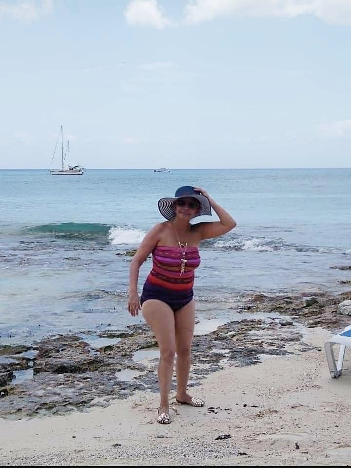 25P Mi tia culona y tetona 2 - Cougar mom with Big ass and tits